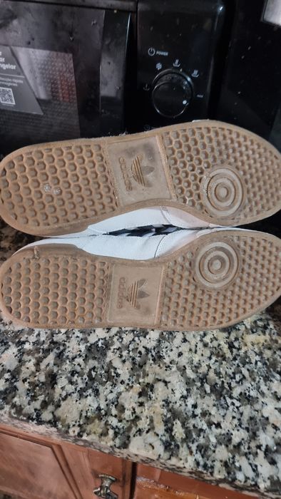 Sapatilhas  da adidas material  novo sem uso motivo da venda tenho out