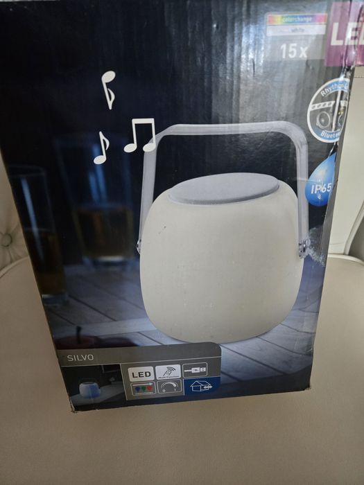 Lampa stołowa Led z głośnikiem bluetooth  9 diody Led o zmiennej barwi