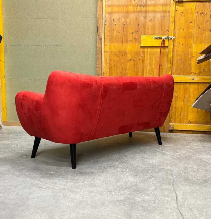 Nowoczesna czerwona sofa 3-osobowa