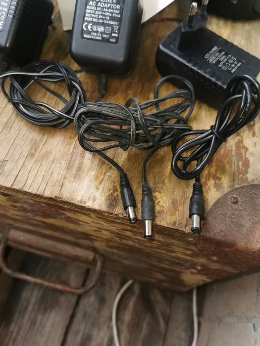 Блок питания переменного и непеременноно тока 9 вольт