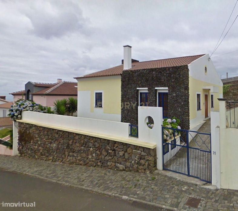 Moradia Moderna T4 em Ribeirinha, Angra do Heroísmo