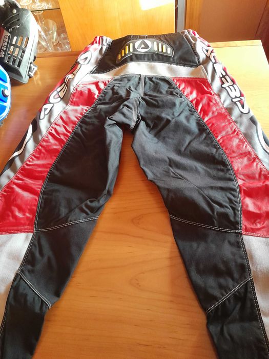 calças de mota em estado novo