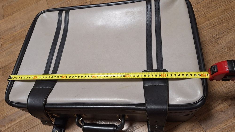 Чемодан великий.