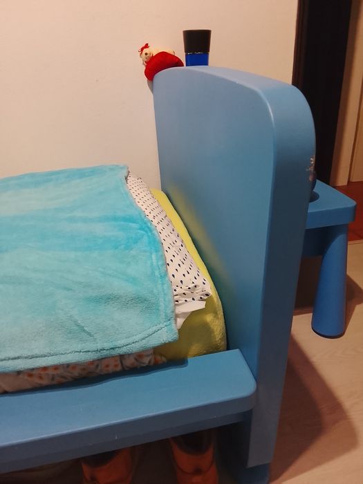 Cama criança Mammut com mesa cabeceira