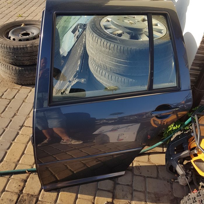 Drzwi tylne lewe vw bora kombi lakier lc7v kompletne bez korozji