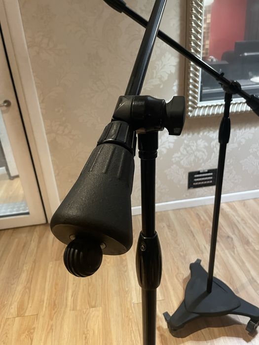 2 Suportes de Microfone Ultimate MC-125 - Como novo