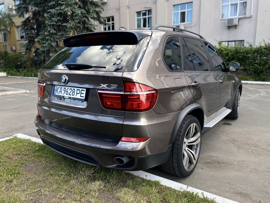 Автомобіль BMW X5 e70