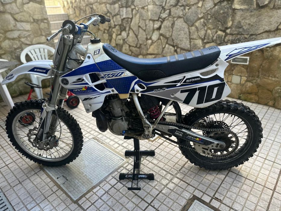Yamaha yz250.