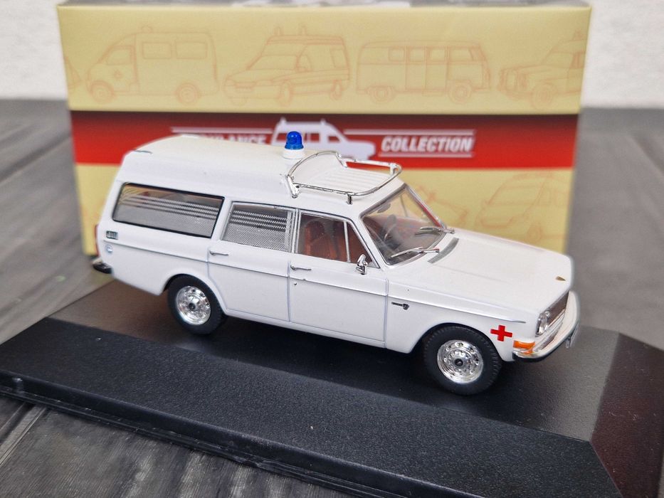 Volvo 145 Express Ambulans 1:43