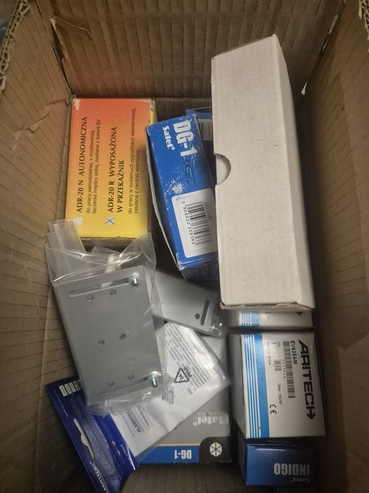 Części do systemu esser i vesda i alarmu włamania.