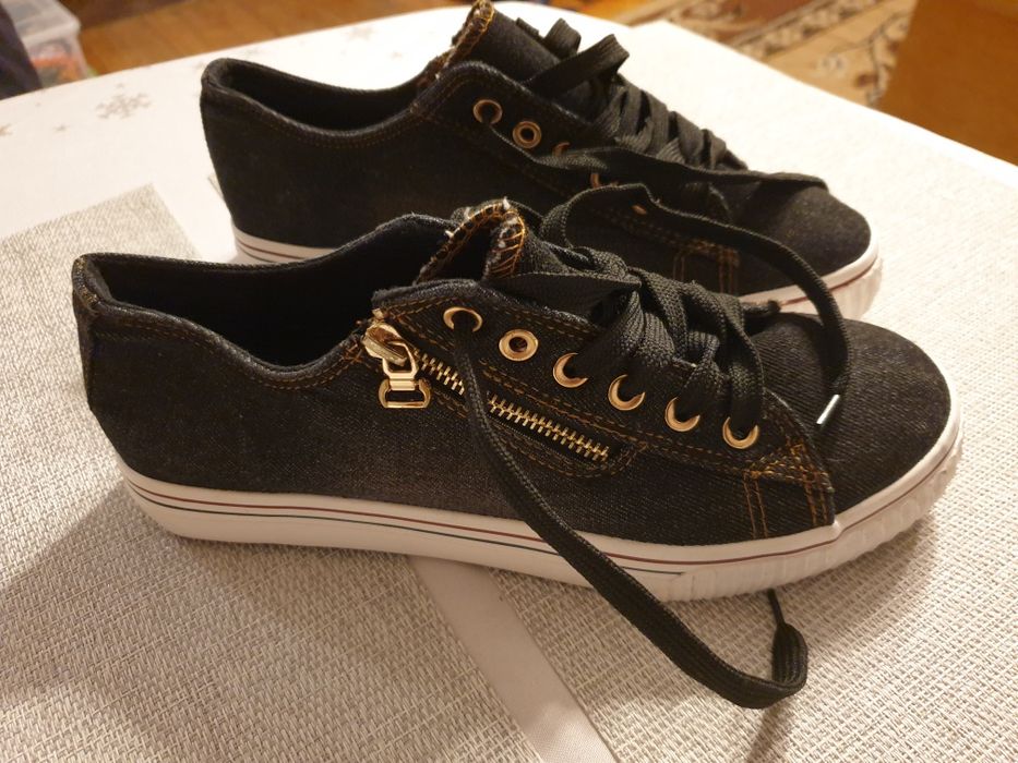 Buty, nowe trampki,  roz 40