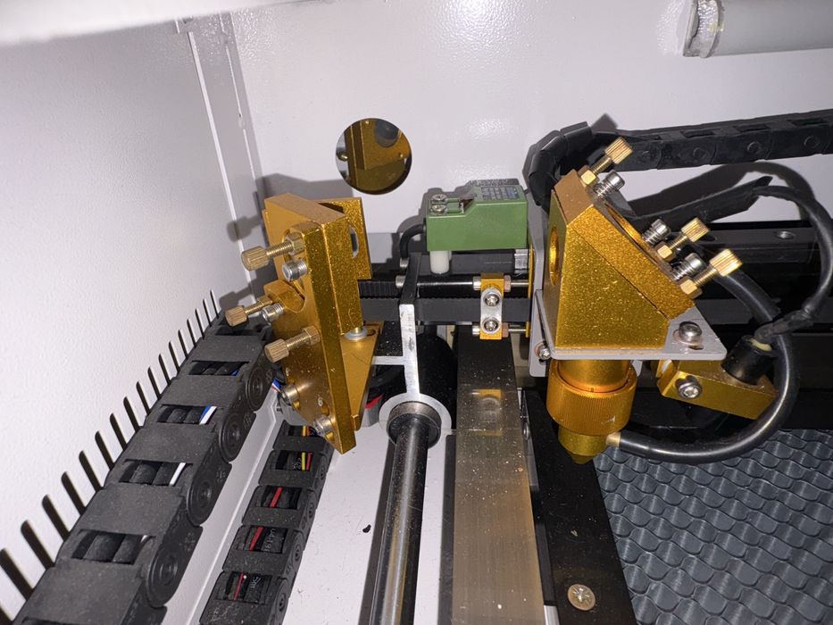 Maquina de corte e gravação a laser