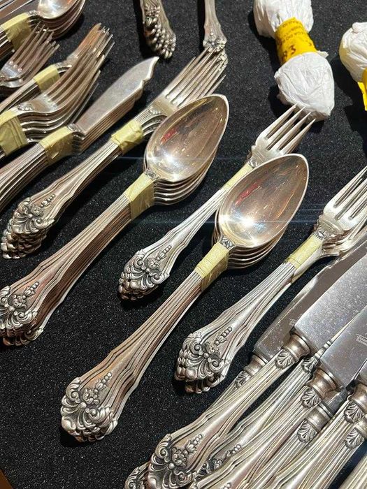 Faqueiro Completo de 12 Pessoas em Prata Portuguesa Antiga