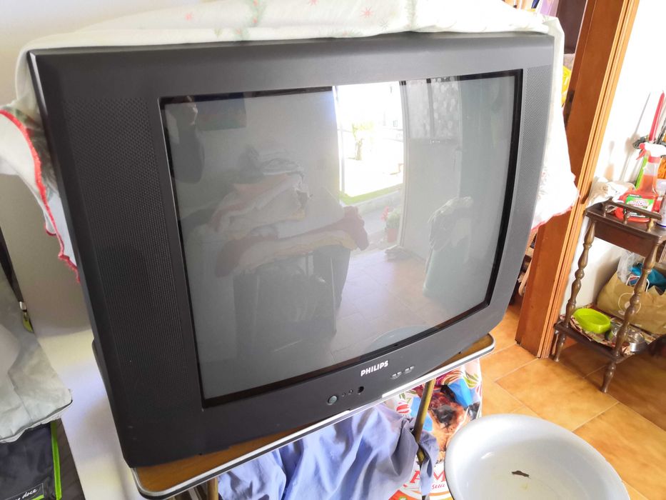 TV Philips 72cm cores com aparelho tdt