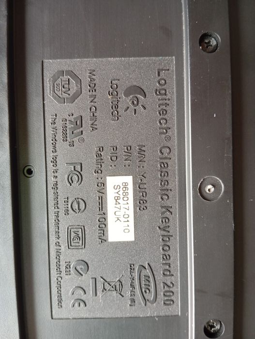 Logitech Classic Keyboard 200439380045150310401