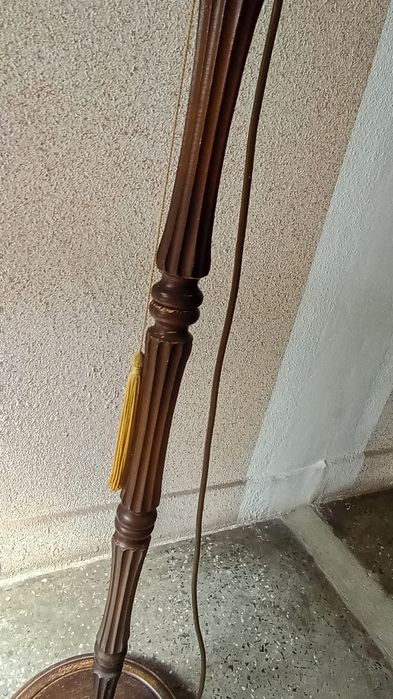 Stara lampa podłogowa