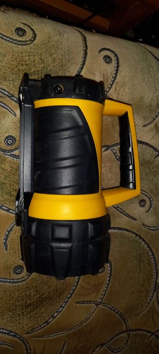 Оригинальный водонипроницаемый фонарь Varta.