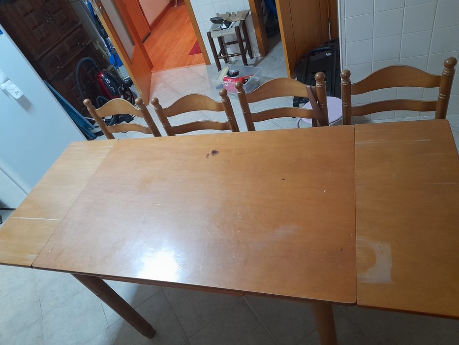 Mesa de cozinha extensível com 4 cadeiras