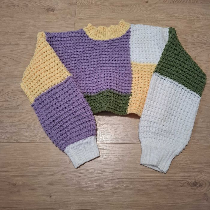 Kolorowy sweter krótki