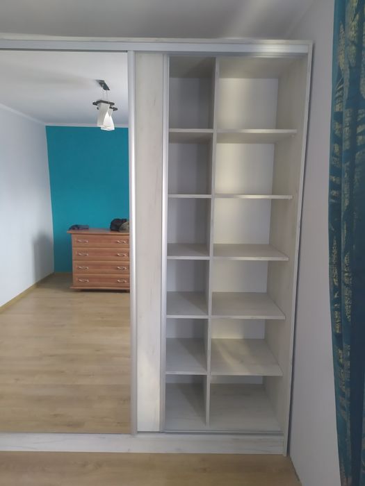 Przestronna garderoba zestaw mebli nowych