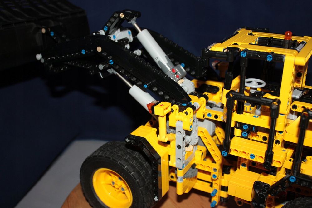 Lego Technic 42030 Koparka Volvo L350F