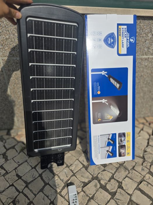 Holofote luz solar com sensor 250 led e comando novo