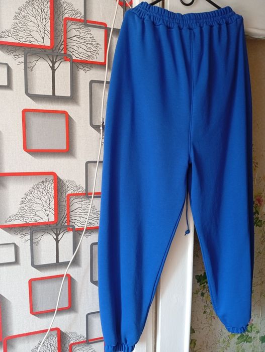 Спортивные штаны.