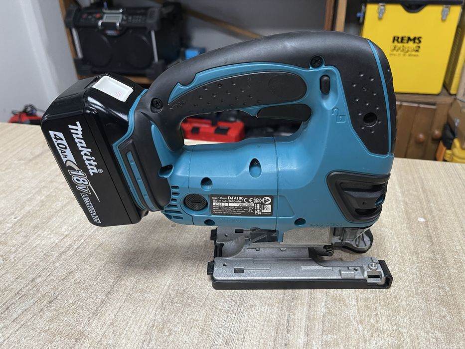 Makita DJV180 + BL1840 / акумуляторний лобзик Макіта
