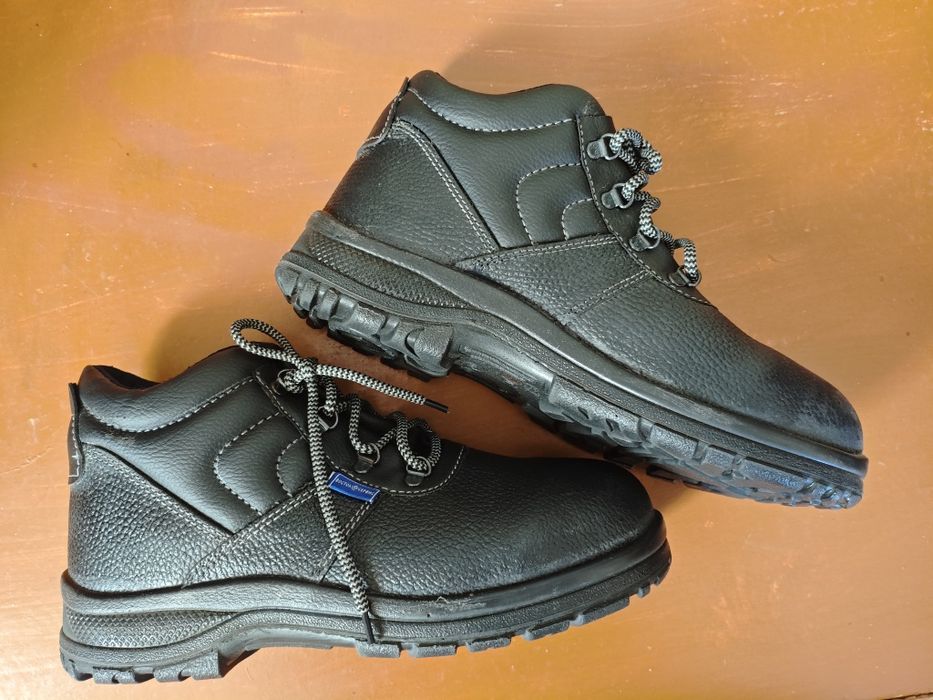 Робоче чоловіче  взуття ( нове)