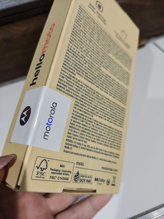 Sprzedam nowy telefon zaplombowany Motorola czerwona