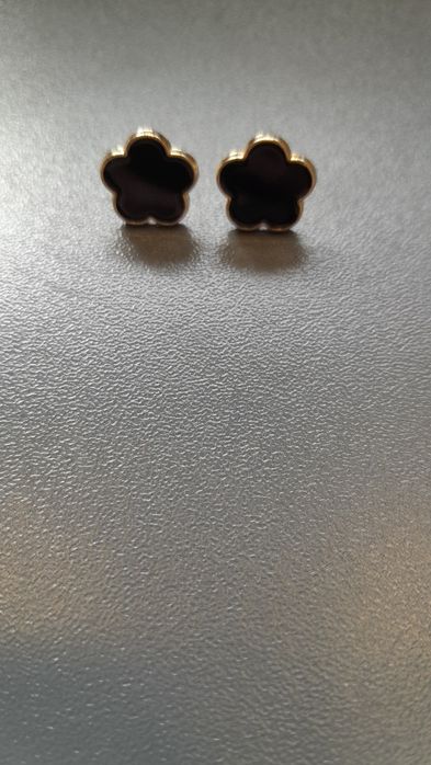 Kolczyki wkrętki czarne kwiatuszkami rozetki stal chirurgiczna