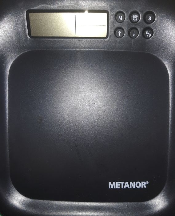 Esvazia bolsos relógio digital Hall de entrada