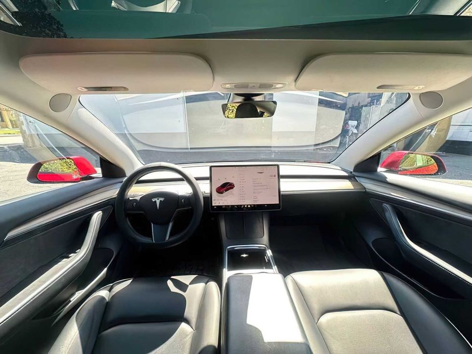 Tesla Model 3      2022