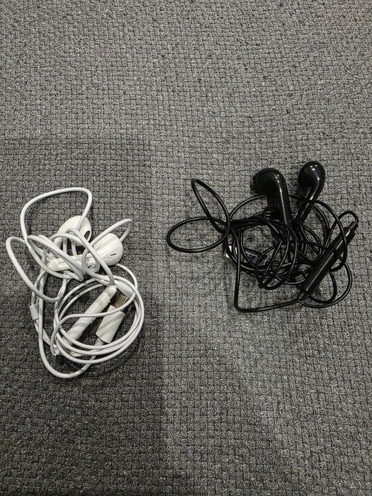 Słuchawki Przewodowe typ C czarne i białe zestaw nowe