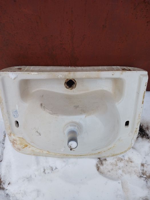 Умивальники,стійки,стан на фото