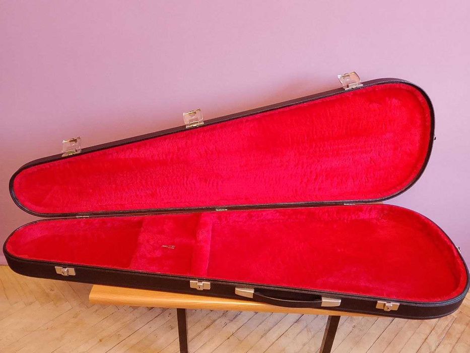 Twardy futerał na gitarę basową