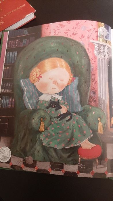 Комплект книг "Аліса в задзеркаллі" та "Аліса в країні див"