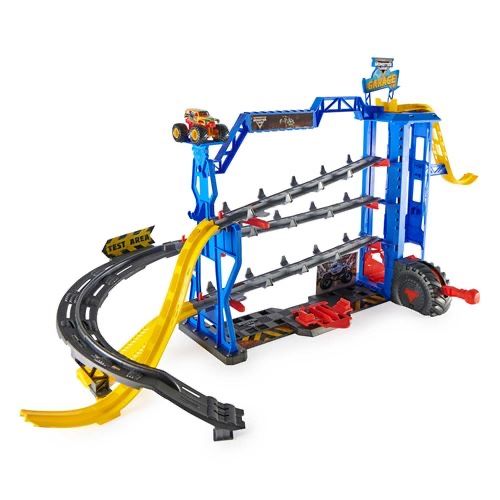 Monster Jam Garage, mega garagem