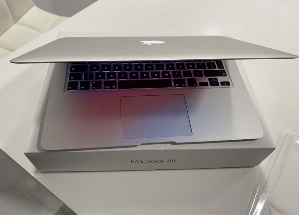 MacBook Air 13 I7 (8gb/256gb)