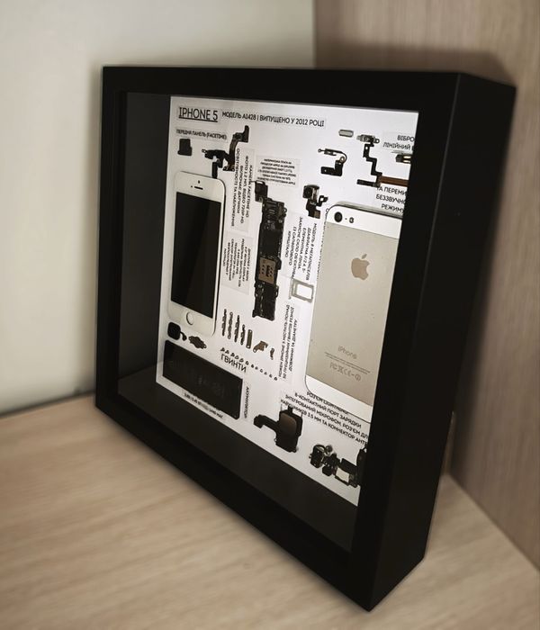 Продам Арт- картину iPhone 5 Collector’s Frame