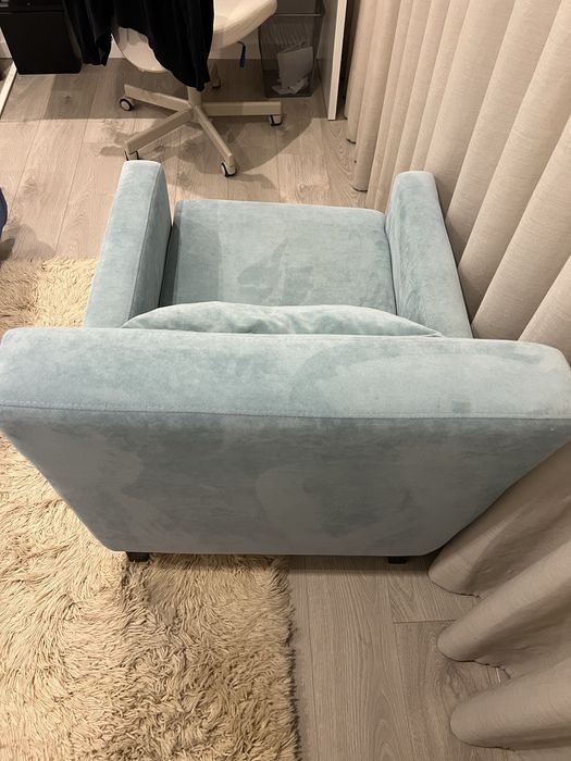 Cadeirao de veludo azul