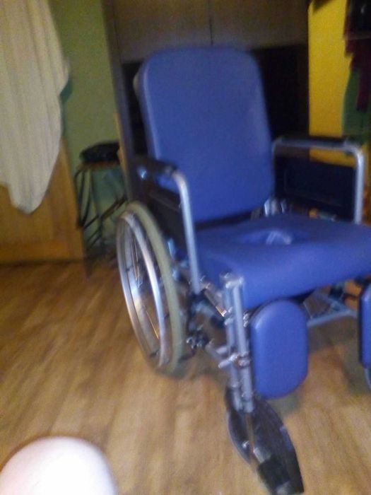 Крісло інвалідне санітарне