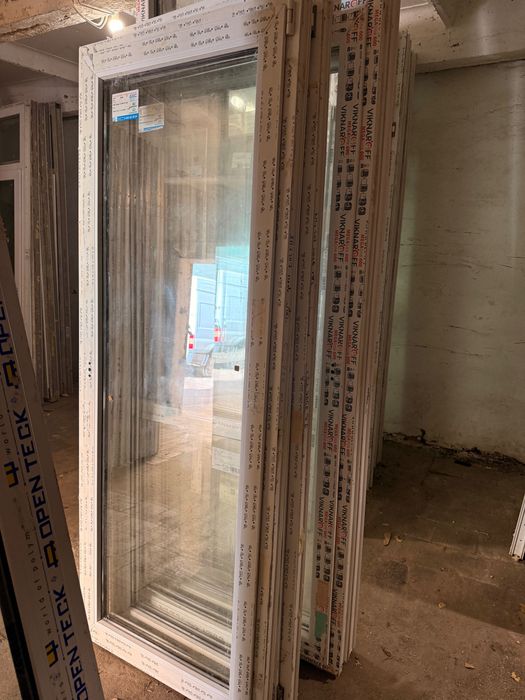 Двери  металлопластиковые- балконные 82*212 REHAU