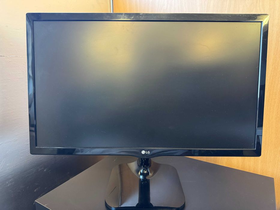LG 24" Full HD - 24M47VQ - Bom Estado