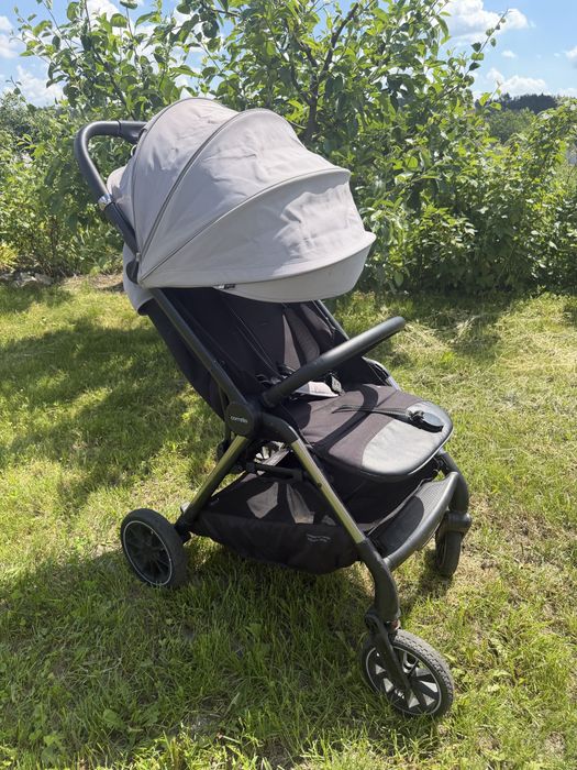 Прогулянкова коляска CARRELLO Delta