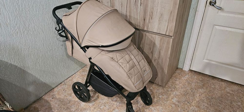 Прогулянкова коляска CARRELLO Bravo