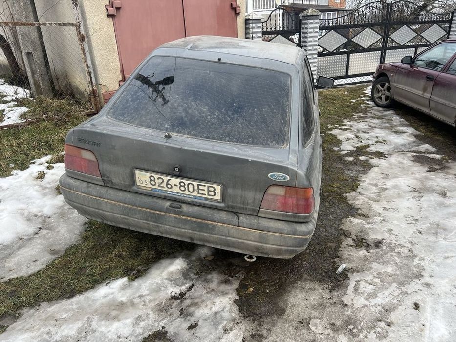 Форд ескорт. 1.4 бензин.750Цікавить обмін.