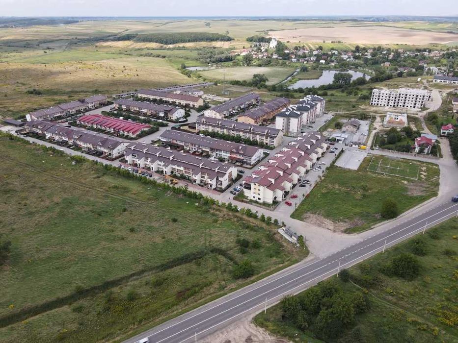 Продам котедж з бомбосховищем в Континенті, біля Львова. Без комісії.