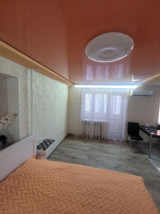 ЦЕНТР. Квартира- студия  посуточно.