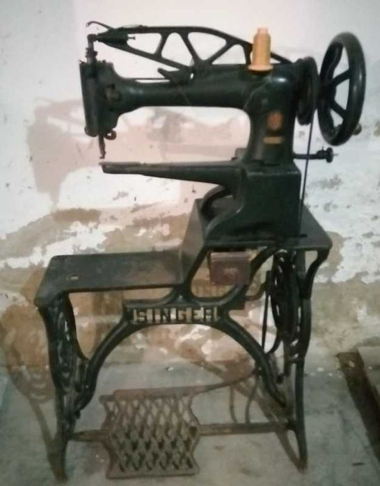 MÁQUINA DE COSTURA ANTIGA SINGER 29K2 (Sapateiro/couro) Vintage